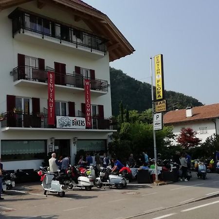 Gasthaus Pension Flora 호텔 Ora / Auer 외부 사진